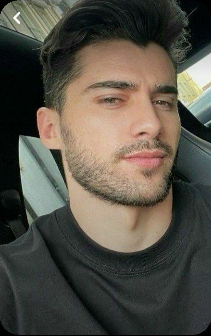 İlk kullandığım gün iş yerinde 3 kişi ne parfüm kullandığımı sordu. Hafif ama kalıcı. Resmen dikkat çekiyor.